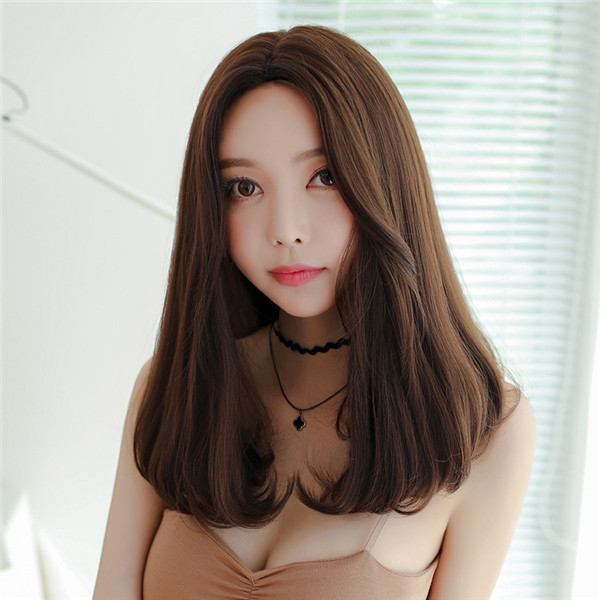 チョコレート　ミディアム　真ん中分け　女性用 巻き髪　大人可愛いウィッグ　ファッション　OLスタイル　長さ45ｃｍ　耐熱ファイバー　自然な手触り　人工頭皮　通気性が抜群　ネット付き　小顔効果抜群　お手入れ簡単-2