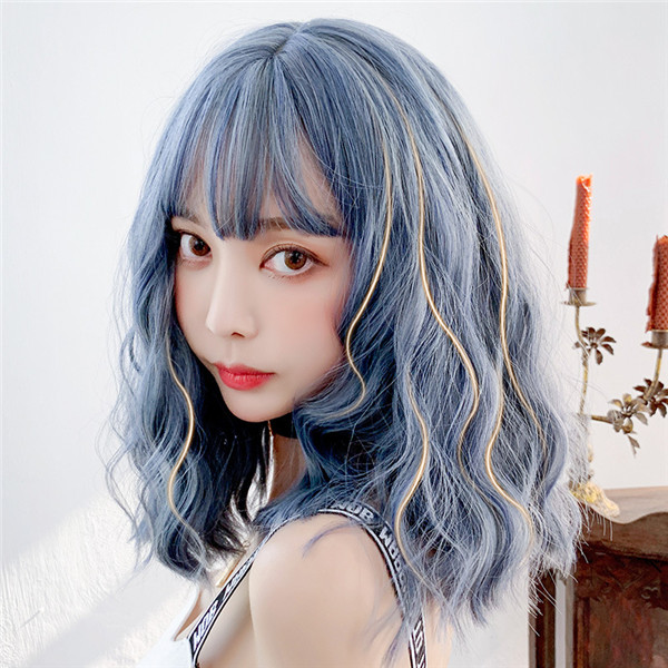 浅いブルー　ミディアム　ウィッグ　ぱっつん前髪　巻き髪　ファッション　長さ40ｃｍ　耐熱ファイバー　自然な手触り　人工頭皮　通気性が抜群　ネット付き　男の娘　女装 コスプレ-2