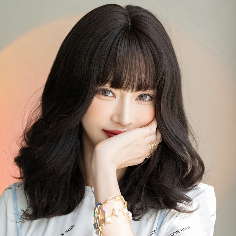 黒茶色　ミディアム　カーリーヘアー　大人可愛いフルウィッグ　長さ43cm　人工頭皮　小顔　ヘアネット付き　普段使い　女装体験用カツラ-3