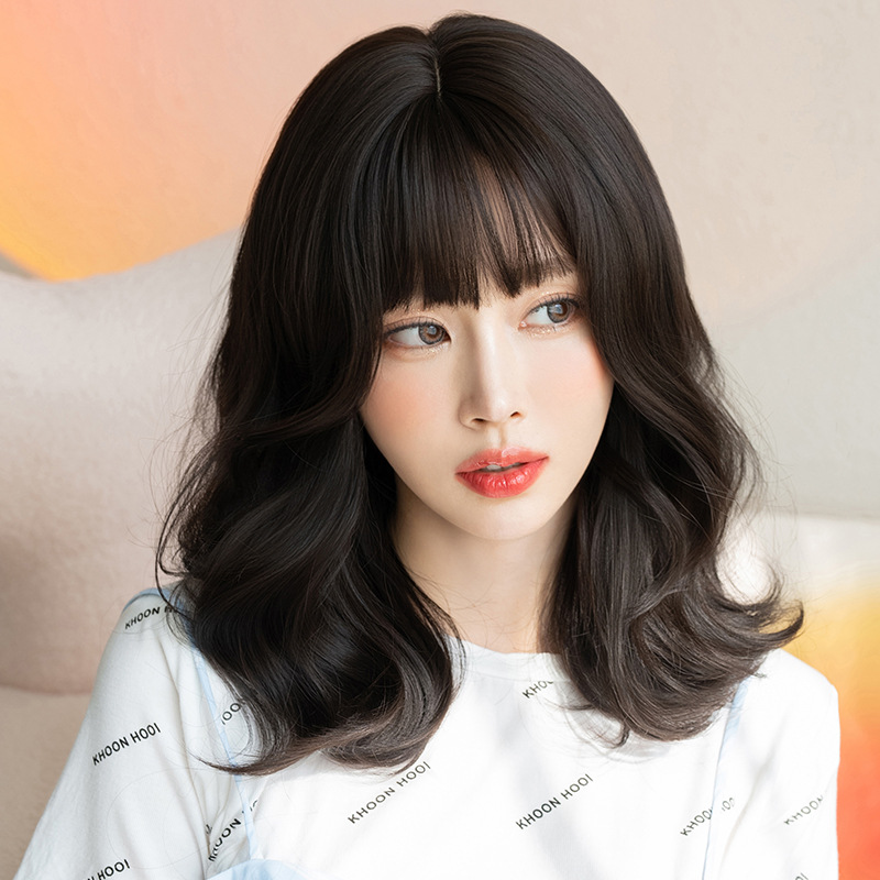 黒茶色　ミディアム　カーリーヘアー　大人可愛いフルウィッグ　長さ43cm　人工頭皮　小顔　ヘアネット付き　普段使い　女装体験用カツラ-4