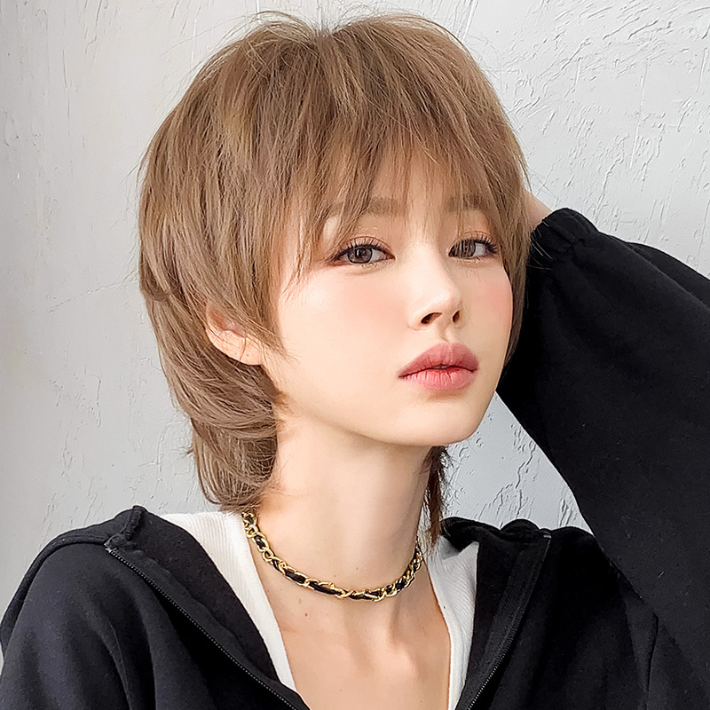 亜麻色　レディース　フルウィッグ　ショートカット　長さ35cm　人工頭皮　通気性が抜群　ヘアネット付き　自然　普段使い　男の娘　女装体験用ウイッグ　お勧め-1