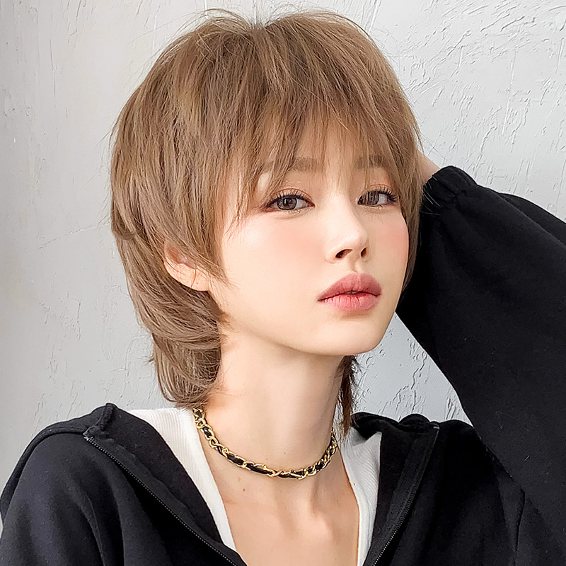 亜麻色　レディース　フルウィッグ　ショートカット　長さ35cm　人工頭皮　通気性が抜群　ヘアネット付き　自然　普段使い　男の娘　女装体験用ウイッグ　お勧め1