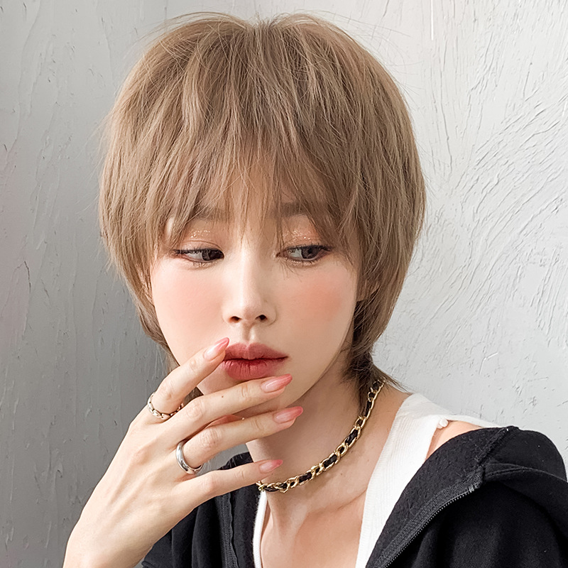 亜麻色　レディース　フルウィッグ　ショートカット　長さ35cm　人工頭皮　通気性が抜群　ヘアネット付き　自然　普段使い　男の娘　女装体験用ウイッグ　お勧め-2
