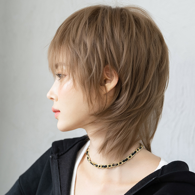 亜麻色　レディース　フルウィッグ　ショートカット　長さ35cm　人工頭皮　通気性が抜群　ヘアネット付き　自然　普段使い　男の娘　女装体験用ウイッグ　お勧め-4