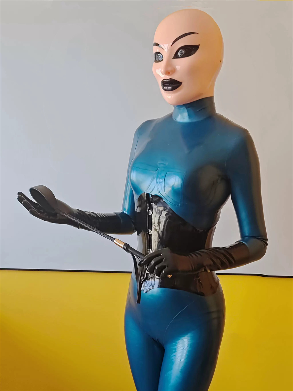 SM女王様に変身　ブラック/肌色（赤唇）/肌色（黒唇）　全頭フェイスマスク　頭周り57cm~61cm　耳が無し　シリコン素材　ラテックススーツと組み合わせてご利用をお勧め　フィメールマスク　男女兼用-4