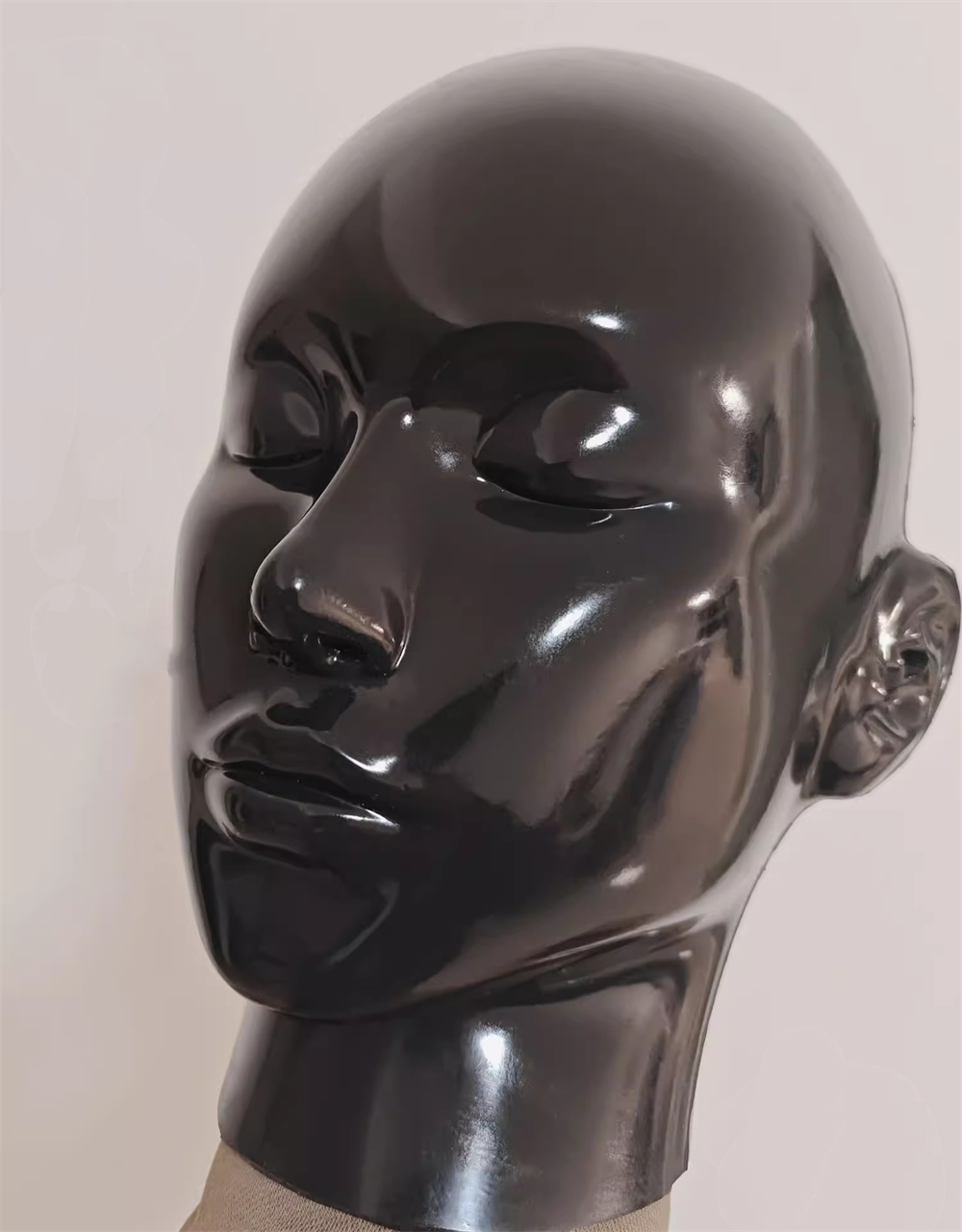 ブラック　閉目　全頭フェイスマスク　頭周り56~60cm　シリコン素材　ラテックススーツと組み合わせてご利用をお勧め　フィメールマスク　男女兼用　SMゲーム道具-1