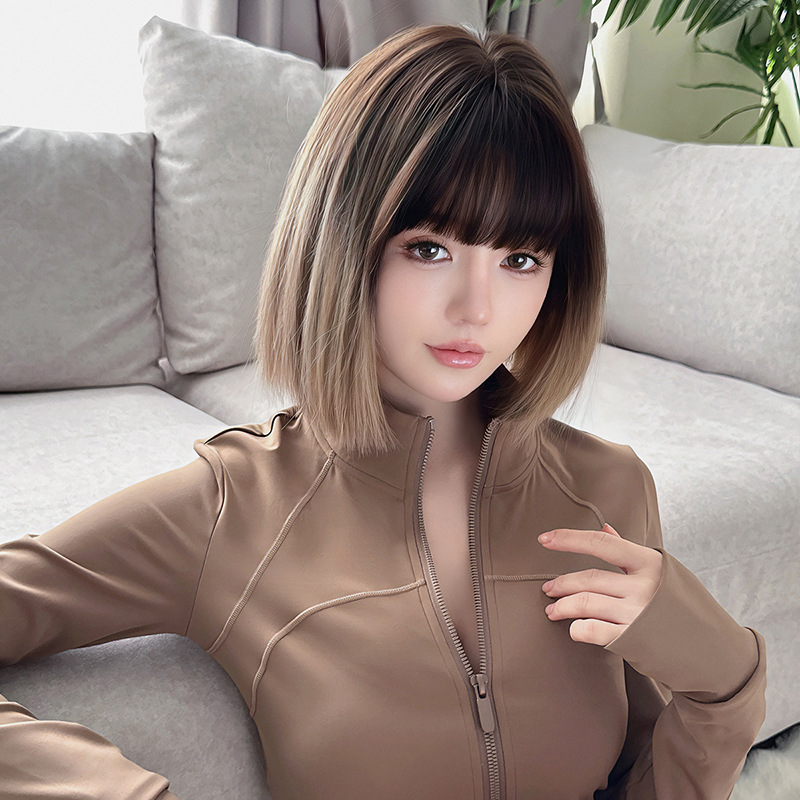 ライト茶色　グラデーション　ストレートヘア　長さ31cm　ショートカット　人工頭皮　自然　ヘアネット付き　レディース　おしゃれ　かつら　通気性が抜群　普段使い　女装体験用カツラ　お勧め-1