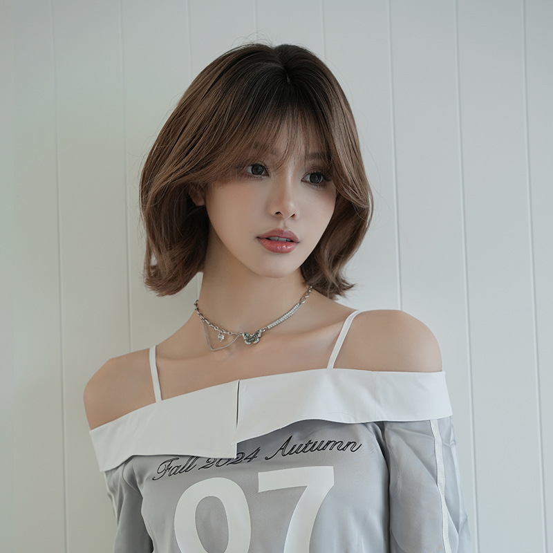 大人気　茶色　可愛いフルウィッグ　長さ33cm　ショートカット　ふわふわ　人工頭皮　自然　ヘアネット付き　レディース　かつら　通気性が抜群　普段使い　女装体験用カツラ　お勧め-2